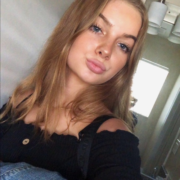 Meet your Posher, Emily - Picture 1 of 1